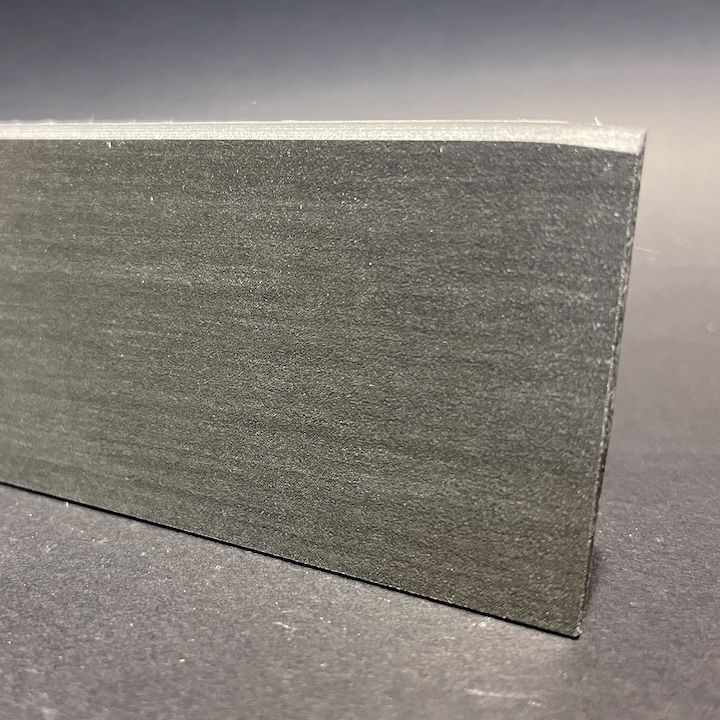 Sockelleiste aus gestreiftem schwarzem Porzellan, H. 6 cm x L. 100 cm