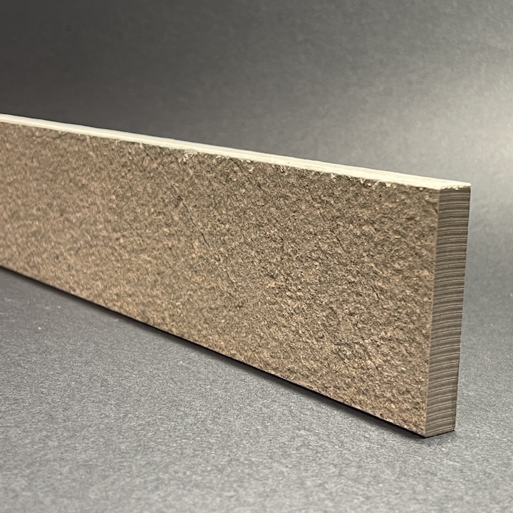 Sockelleiste aus gestocktem grauem Steinporzellan, H. 7 cm x L. 59,5 cm