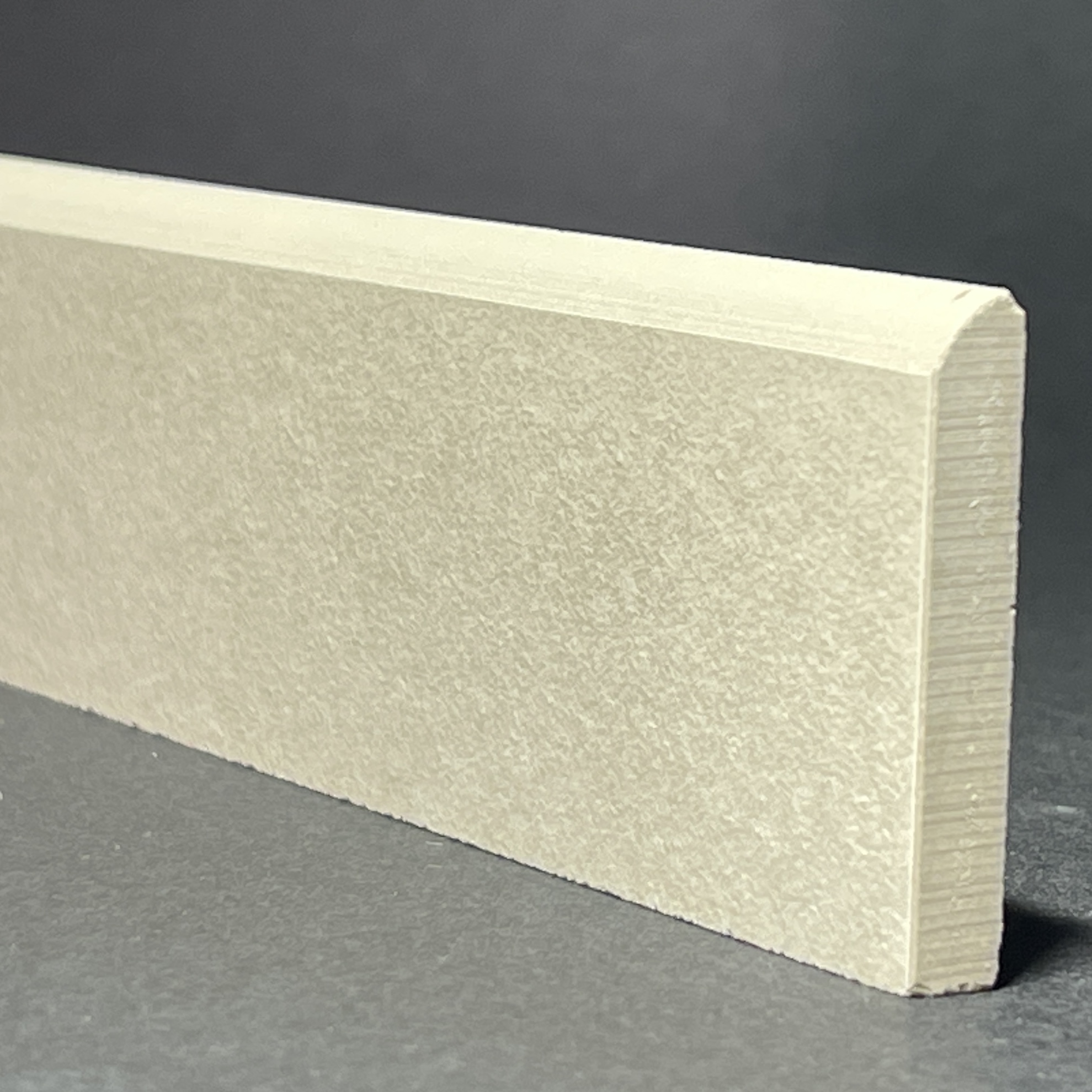 Sockelleiste aus elfenbeinfarbenem Zementporzellan, H. 5 cm x L. 60 cm