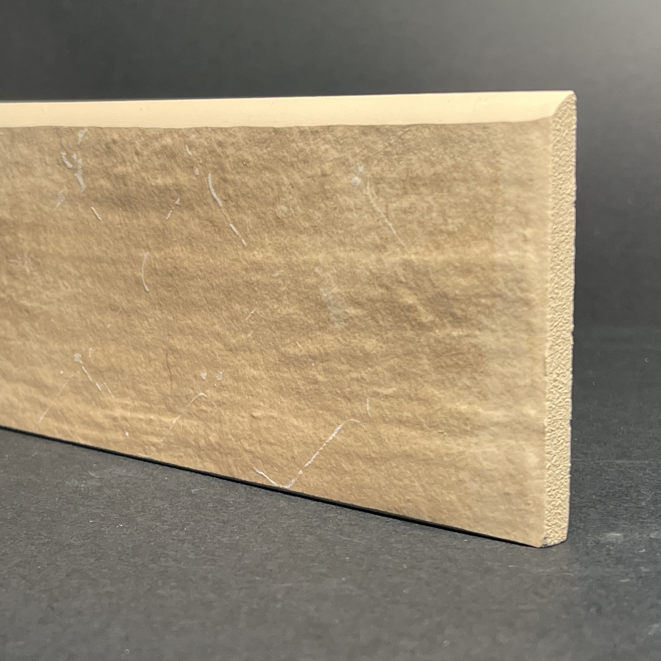 Sockelleiste aus Epoca Rosa-Porzellan, H. 7 cm x L. 30 cm