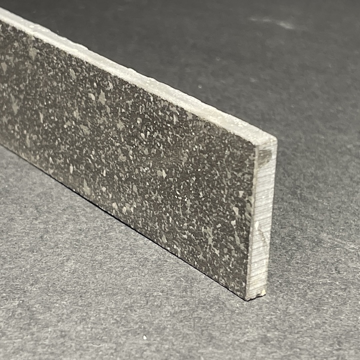 Bezug für Sockelleiste aus schwarzem Porzellan, H. 3,8 cm x L. 120 cm