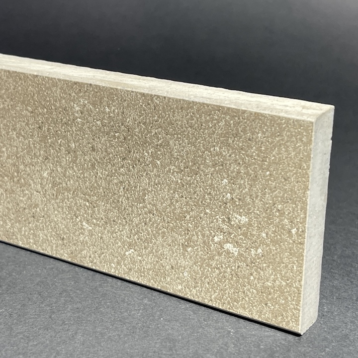 Sockelleiste aus Noisette-Porzellan, H. 7,5 cm x L. 59,3 cm