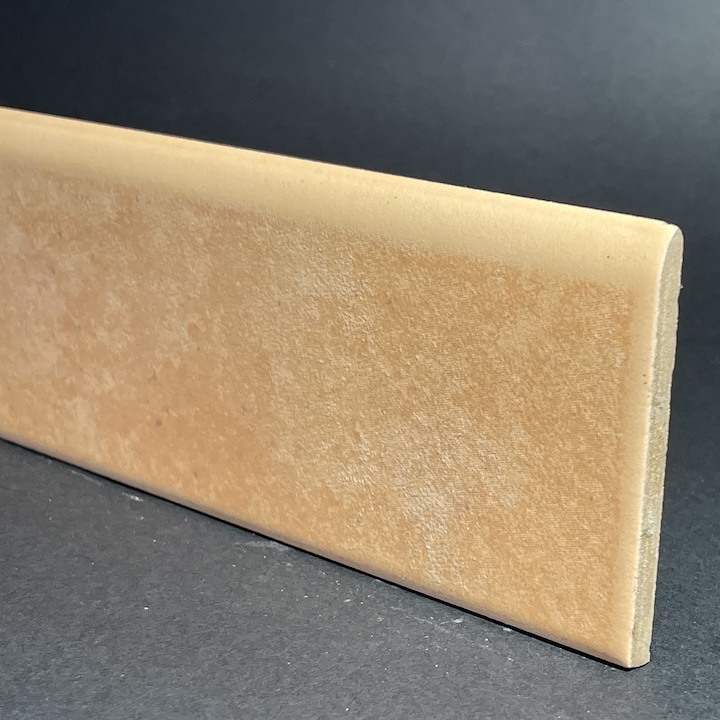 Sockelleiste aus Cotto-Porzellan, 1 H. 8,2 cm x L. 33,3 cm