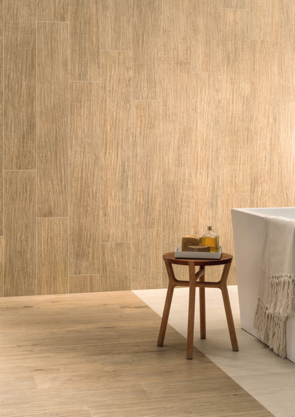 Feinsteinzeugfliese in handwerklicher Holzoptik, hell, 20x120 cm - CS25007