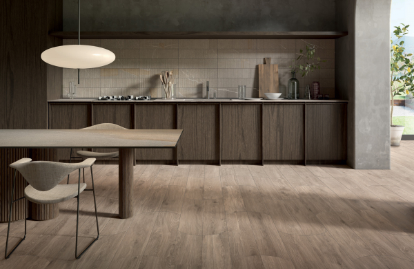 Premium Bodenfliese aus Feinsteinzeug in Holzoptik, taupe, 20x120 cm - CS25004