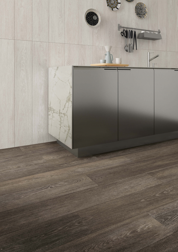 Feinsteinzeugfliese in gealterter Holzoptik, braun, 20x120 cm - CS25009