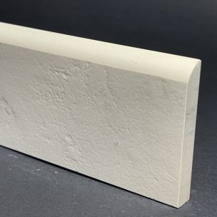 Sockelleiste aus Materica Bianco Lapp-Porzellan, H. 7 cm x L. 90 cm