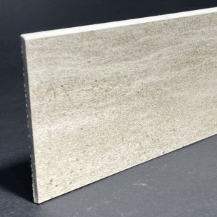 Sockelleiste aus Travertino-Lappporzellan, H. 8,3 cm x L. 100 cm