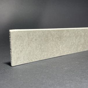 Sockelleiste aus oxidgrauem Porzellan, H. 6 cm x L. 100 cm