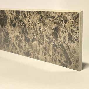 Emperador Fußleiste aus extra poliertem Porzellan, H. 7 cm x L. 80 cm