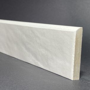 Sockelleiste aus glänzend weißem Porzellan, H. 7 cm x L. 45,5 cm