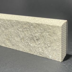 Cendre Flamme Sockelleiste aus Porzellan, H. 5 cm x L. 59 cm