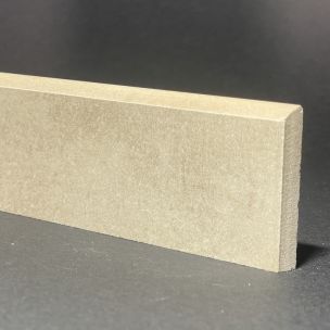Sockelleiste aus beigem Zementporzellan, H. 5,5 cm x L. 59,5 cm