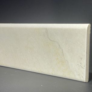Sockelleiste aus elfenbeinfarbenem Marmor und Porzellan, H. 8 cm x L. 33 cm