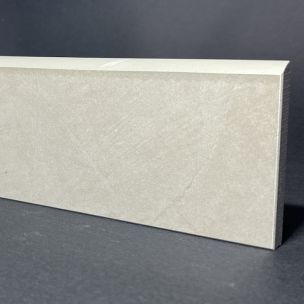 Sockelleiste aus glänzend weißem Porzellan, H. 3,5 cm x L. 98 cm
