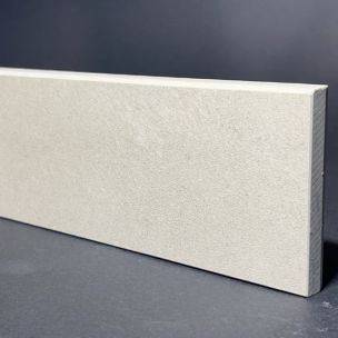 Sockelleiste aus Porzellan über dem Loft, H. 7 cm x L. 59,5 cm