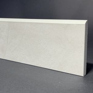 Sockelleiste aus grauem Harzporzellan, H. 8 cm x L. 80 cm