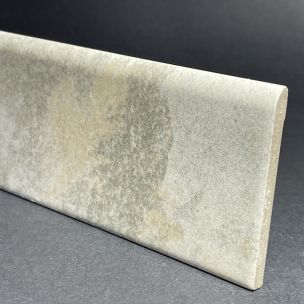 Sockelleiste aus schattiertem grauem Porzellan, H. 8 cm x L. 33,3 cm