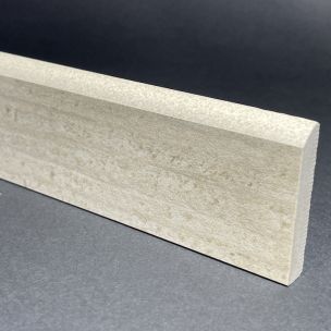 Sockelleiste aus Travertino-Seidenporzellan, H. 6,3 cm x L. 89,5 cm