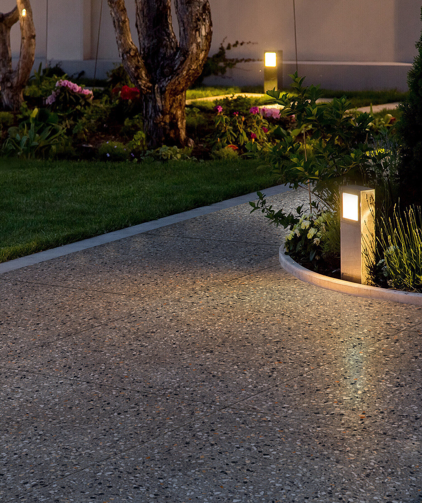 Graue Feinsteinzeugfliese mit Terrazzo-Steineffekt, 20 mm, R11, 80 x 80 – Emya1137