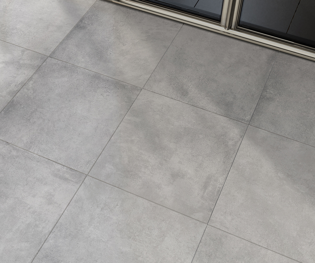 Rutschfeste hellgraue gewachste Feinsteinzeugfliese in Betonoptik 60 x 120 – Epgy657