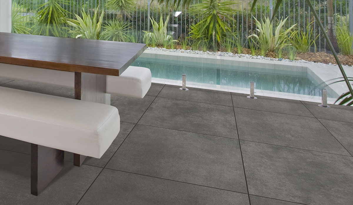 Rutschfeste schwarze Feinsteinzeugfliese mit Spachteleffekt, 30 x 60 cm – Espo737